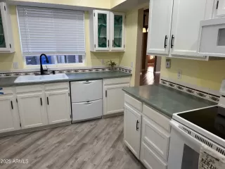 Photo #5: 6804792 Listing