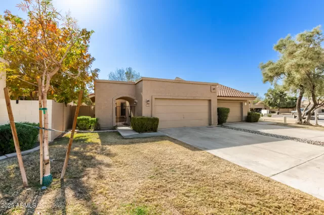 MLS: 6805802 Condo For Sale