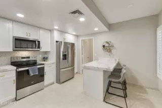 Photo #6: 6805952 Listing