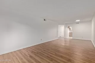 Photo #6: 6806210 Listing 