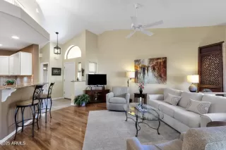 Photo #3: 6806308 Listing 