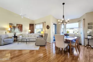 Photo #4: 6806308 Listing 