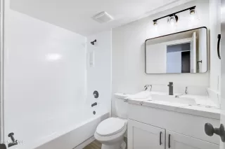 Photo #5: 6806372 Listing