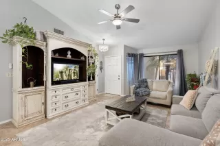 Photo #4: 6806429 Listing