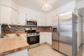 Photo #3: 6807129 Listing 