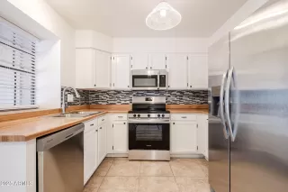 Photo #5: 6807129 Listing 