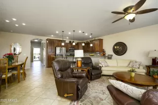 Photo #5: 6807368 Listing