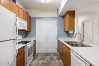 Photo #6: 6807523 Listing 