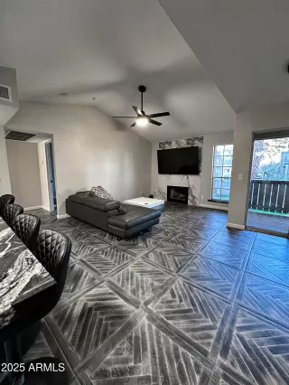 Photo #2: 6807886 Listing 