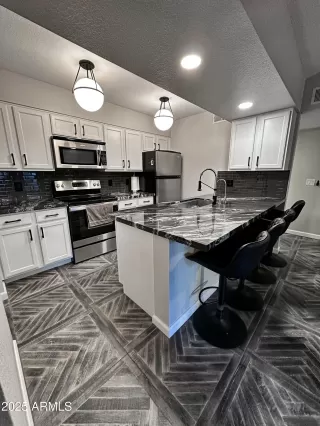 Photo #4: 6807886 Listing 