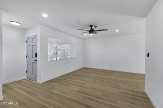 Photo #5: 6808417 Listing