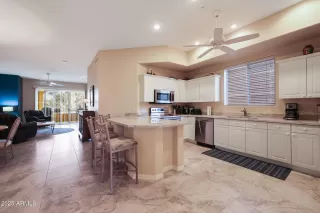 Photo #3: 6808856 Listing 
