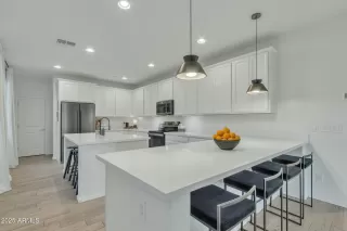 Photo #1: 6809182 Listing 