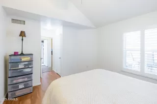 Photo #6: 6809768 Listing