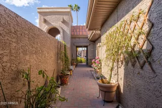 Photo #6: 6809776 Listing