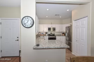 Photo #5: 6809872 Listing 