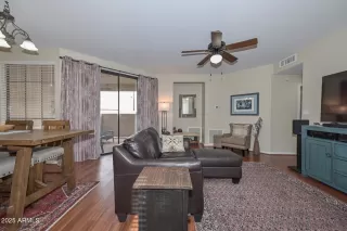 Photo #6: 6809872 Listing 