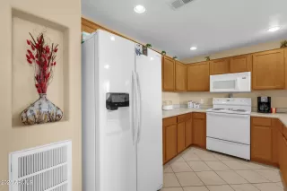 Photo #6: 6809880 Listing 