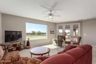 Photo #4: 6810103 Listing