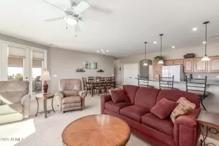 Photo #5: 6810103 Listing