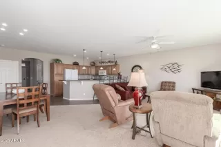 Photo #6: 6810103 Listing