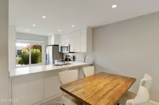 Photo #4: 6810219 Listing