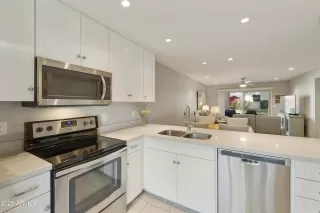 Photo #6: 6810219 Listing