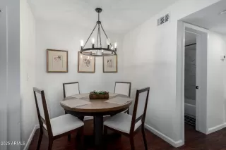 Photo #5: 6810269 Listing