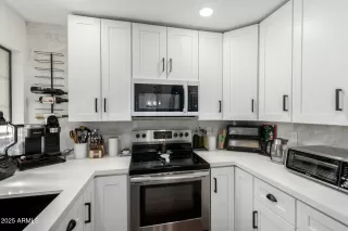 Photo #6: 6810269 Listing