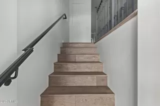 Photo #2: 6810282 Listing