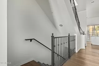 Photo #3: 6810282 Listing