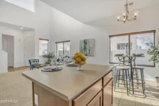 Photo #5: 6810418 Listing 