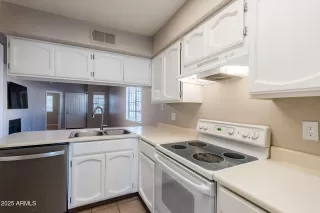 Photo #6: 6810449 Listing 