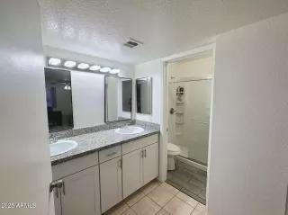 Photo #5: 6810867 Listing