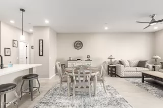 Photo #4: 6810901 Listing