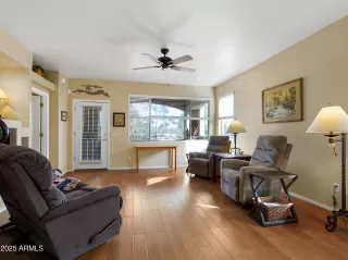 Photo #5: 6811089 Listing