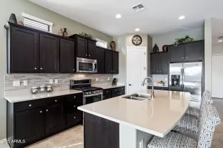 Photo #3: 6811551 Listing