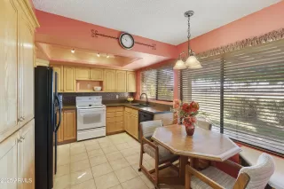 Photo #5: 6811707 Listing