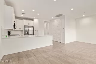 Photo #4: 6811731 Listing