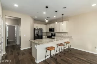 Photo #1: 6812166 Listing 