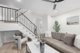 Photo #4: 6812477 Listing