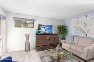 Photo #2: 6812687 Listing 