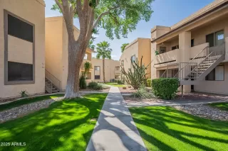 Browse active condo listings in SUNVALLEY CASITAS