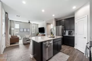 Photo #5: 6813893 Listing