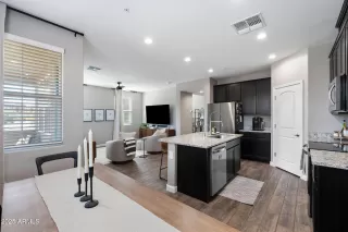 Photo #6: 6813893 Listing