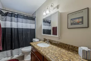 Photo #6: 6814438 Listing