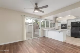 Photo #5: 6814708 Listing