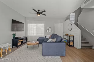 Photo #5: 6815682 Listing