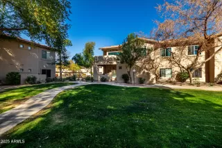 Photo #5: 6815835 Listing