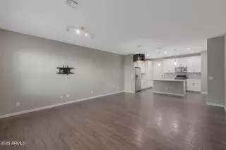 Photo #3: 6815985 Listing